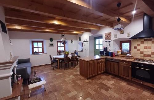Monoszlo Casa | Tik hegyi ház