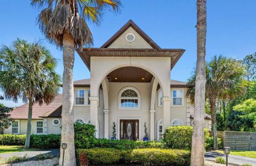 St. Augustine Casa | Tiki Bar & Heated Pool Jacuzzi Weddings and Events