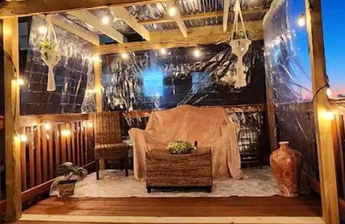 Downtown Baltimore Casa | Tiki bar jacuzzy and rooftop close to M&T stadium