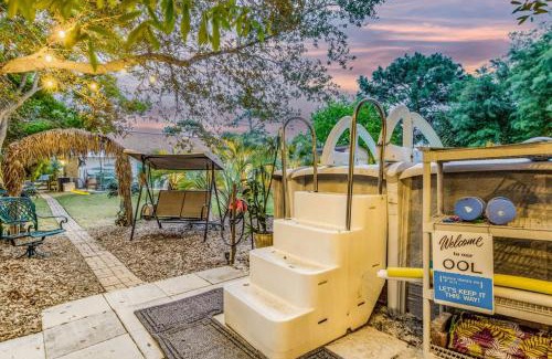 Navarre Casa | Tiki Bliss Pool & Resort Vibe