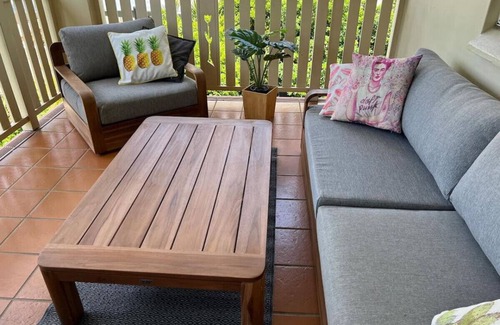 Bungalow Condominio | Tiki Dreams: Charming Cairns Retreat with Pool, Balcony & Easy Access to the City Center