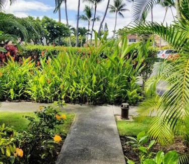 Kahaluu Bay Casa | Tiki Hale Lua at the Surf and Racquet Club