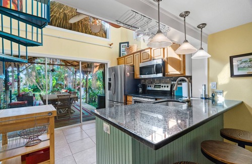 Dunedin Cabaña | Tiki Hut in tropical paradise