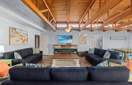 Thomas Drive Casa | Tiki Hut - Private Pool Home, Game Room, 5 Min Drive 2 Beach, FREE Daily Activities