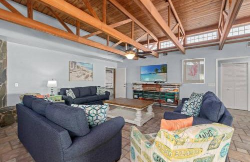 Thomas Drive Casa | Tiki Hut - Private Pool Home, Game Room, 5 Min Drive 2 Beach, FREE Daily Activities