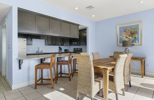 Panama City Beach Casa | Tiki Time 702 3 Bedroom Condo