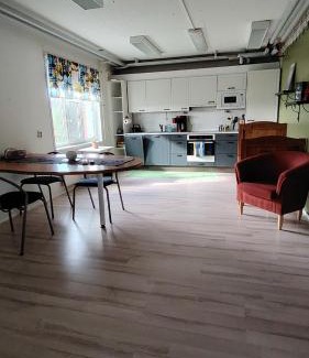 Kankaanpaa Apartamento | Tilava asunto vanhalla koululla