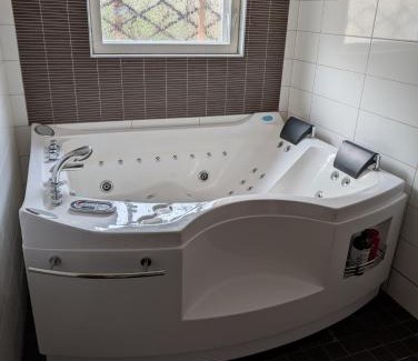 Rauma Casa | Tilava huone rannan lähellä