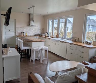 Rauma Casa | Tilava huone rannan lähellä