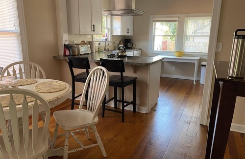 Brunswick Cabaña | Tillman Cottage, Charming 3-bedroom cottage in Brunswick, accepting pets