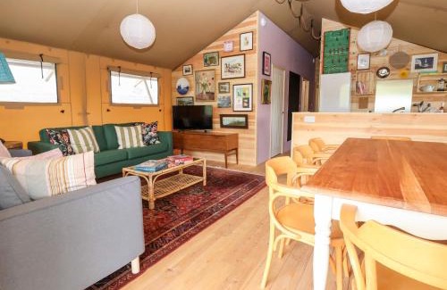 Tywyn Casa | Tilly Bob Lodge