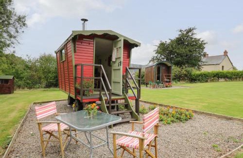 Llanfihangel Tal-y-llyn Casa | Tilly Gypsy-style Caravan Hut