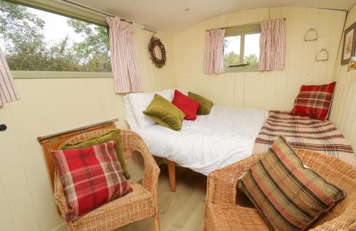 Llanfihangel Tal-y-llyn Casa | Tilly Gypsy-style Caravan Hut