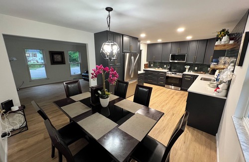 Blue Ash Casa | Timber-Comfortable 3b/3b Gem w/basement Near Summit Park