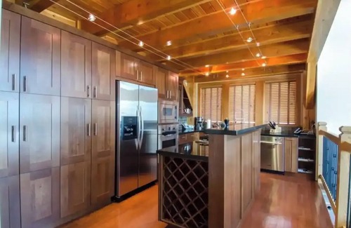 Golden Chalet De Esquí | Timber frame chalet with vaulted ceiling and great views ,ski in ski out