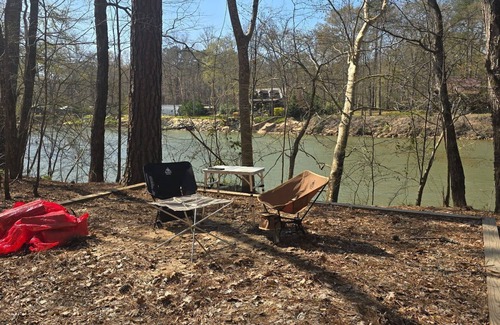 Juliette Cabina | Timber-frame treehouse along the Ocmulgee River; short drive from I-75