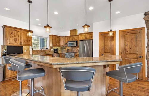 Shaver Lake Casa | Timber Lodge | 5 Min to Shaver Lake!