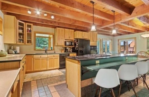 Carlsville Casa | Timber Lodge on Large Wooded Lot mid Door County