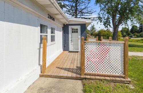 Douglas Casa | Timber Lodge - Short distance to downtown, beaches, and breweries