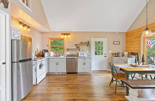 Hiawassee Casa | Timber Ridge Retreat - by Chatuge Home Concierge Serene Mountain Retreat with Stunning Year-Round Views | Gated Community
