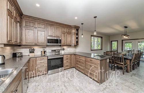 Muskoka Lakes Cabaña | Timber Rock Cottage - Lakeside in Muskoka