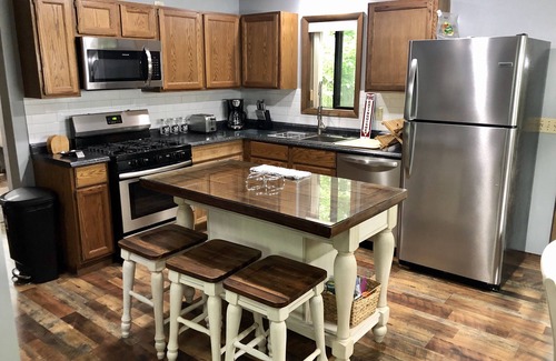 Pocono Pines Casa | Timber Trails Cabin on large wooded lot in the Lake Naomi Club in the Pocono’s