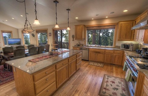 Kingswood Estates Casa | Timber View Lodge 4 Bedroom Home by RedAwning