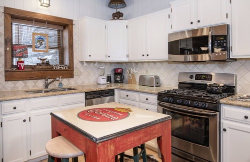 Timbercreek Lodges Cabina | Timbercreek #8b 2 Bedroom Home by RedAwning