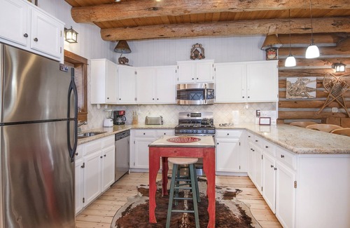 Timbercreek Lodges Cabina | Timbercreek #8b 2 Bedroom Home by RedAwning