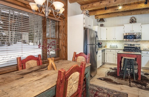 Timbercreek Lodges Cabina | Timbercreek #8b 2 Bedroom Home by RedAwning