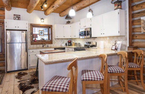 Timbercreek Lodges Cabina | Timbercreek #8b 2 Bedroom Home by RedAwning