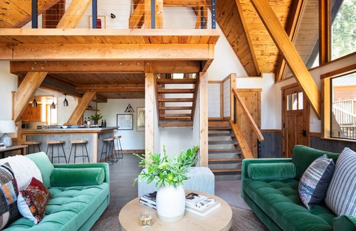 Carnelian Bay Chalet De Esquí | Timberline by AvantStay | Stunning Chalet Cabin w/ Hot Tub & Home Theater!