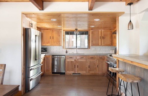 Carnelian Bay Chalet De Esquí | Timberline by AvantStay | Stunning Chalet Cabin w/ Hot Tub & Home Theater!
