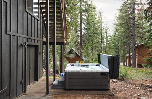 Carnelian Bay Chalet De Esquí | Timberline by AvantStay Stunning Chalet Cabin w Hot Tub Pool Table Home Theater