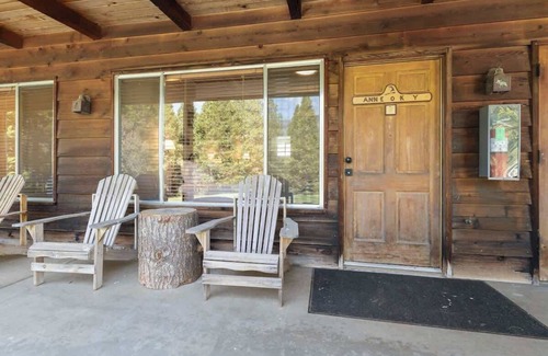 Springville Casa | Timberline Retreat Camp Nelson Lodge #3