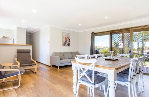 Culburra Beach Casa | Time and Tide - Pet Friendly - 1 Min Walk to Beach