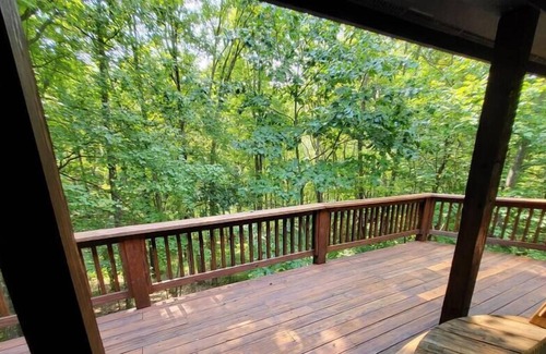 McHenry Cabina | Time Out! Hot Tub! Fire Pit! New Deck, sleeps 10+