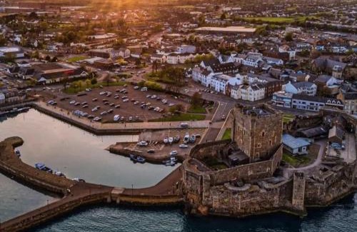 Carrickfergus Casa | Time Stands Still Cottage