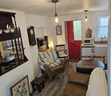 Carrickfergus Casa | Time Stands Still Cottage