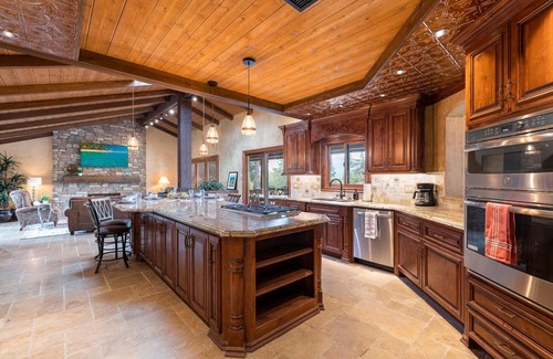 Bonsall Casa | Time to Wine Down-Horse stables and trails