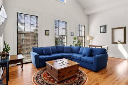 Saint Thomas Development Apartamento | Timeless Elegance Historic NOLA Haven 2BD