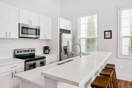 Saint Thomas Development Apartamento | Timeless Elegance Historic NOLA Haven 2BD