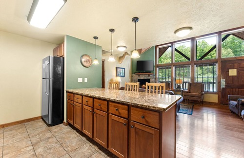 Reeds Spring Cabina | Timeless Memories Lodge 6 Bedroom Cabin by RedAwning