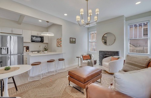 Savannah Victorian District Apartamento | Timeless Reimagined Historic Home In Heart of Starland by Lucky Savannah