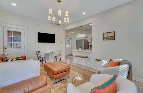Savannah Victorian District Apartamento | Timeless Reimagined Historic Home In Heart of Starland by Lucky Savannah