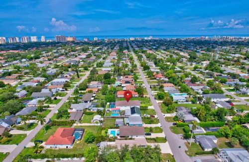 Naples Park Casa | Timeless Sophistication Discover Coastal Chic Living