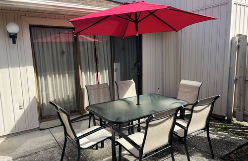 Nichols Condominio | TimeOut 2! Spacious 2 bed/2bath condo, Sleeps 6, Pool!