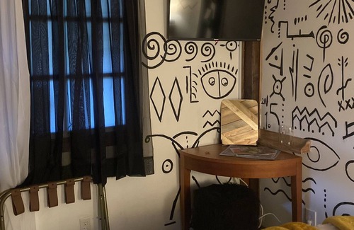 Athens Cabaña | Tin Roof Rusted tiny house -2.5 miles to downtown, quite, secluded and private!