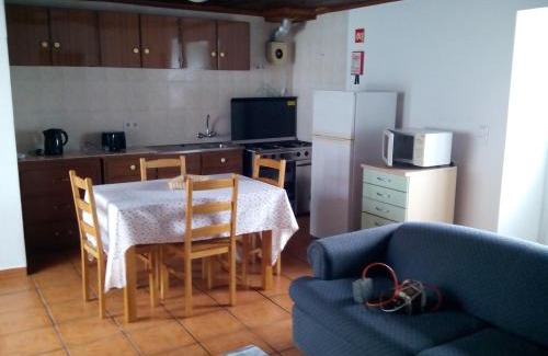 Praia da Vitoria Casa | TINA - 3C - Alojamento Local -RRAL 1048