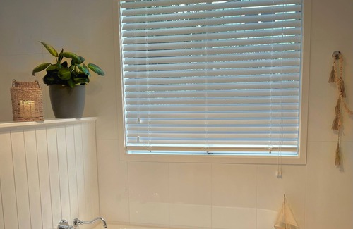 Point Clare Casa | Tintern– Perfect for groups - bay views & historic